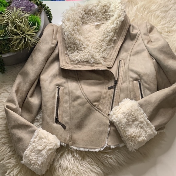 Cream colored Sherpa lined Moto jacket medium - Picture 6 of 6